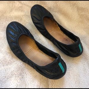 BLACK LEATHER TIEKS SIZE 7, LIGHTLY WORN,NO DAMAGE